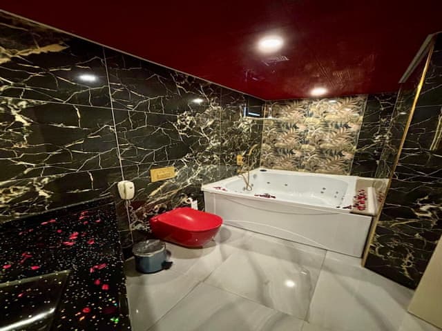 Deluxe Tek Buyuk Yatakli Jakuzili