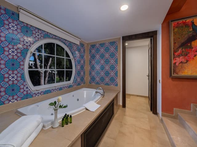 Sultan Suite with Jacuzzi