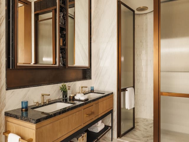 Marina Deluxe Suite - Butler Service, Iliana Pool Club Access, 31 sqm Terrace with Marina Views