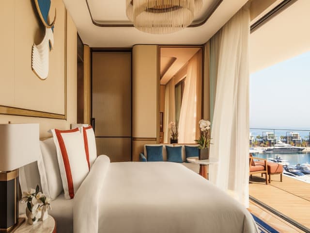 Marina Deluxe Suite - Butler Service, Iliana Pool Club Access, 31 sqm Terrace with Marina Views