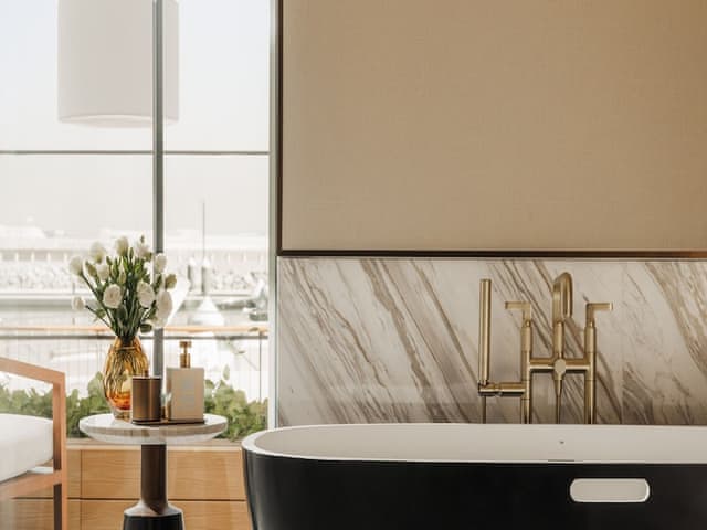 Promenade Deluxe Suite - Butler Service, Iliana Pool Club Access, Private Terrace on Promenade