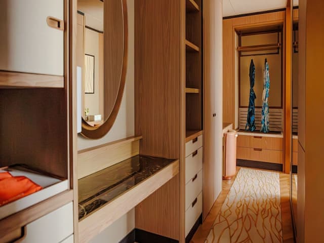 Promenade Deluxe Suite - Butler Service, Iliana Pool Club Access, Private Terrace on Promenade