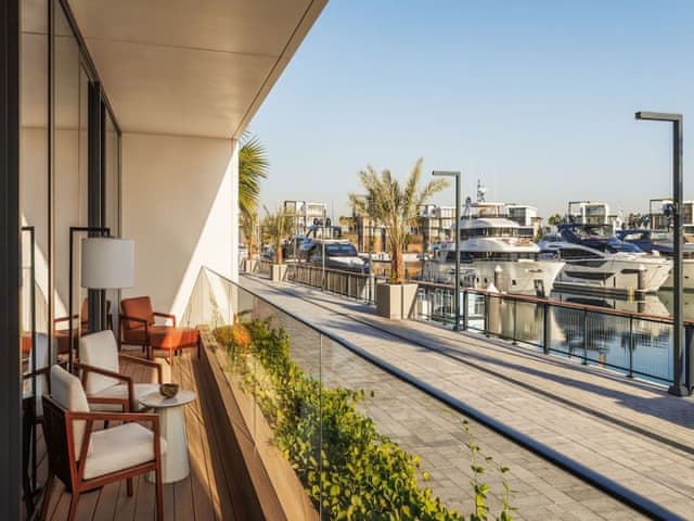 Promenade Deluxe Suite - Butler Service, Iliana Pool Club Access, Private Terrace on Promenade