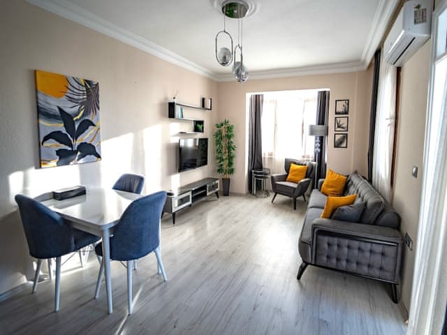 Front Facing Pool View