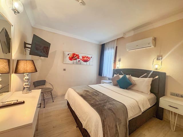 Ground Floor Front Facing Pool View