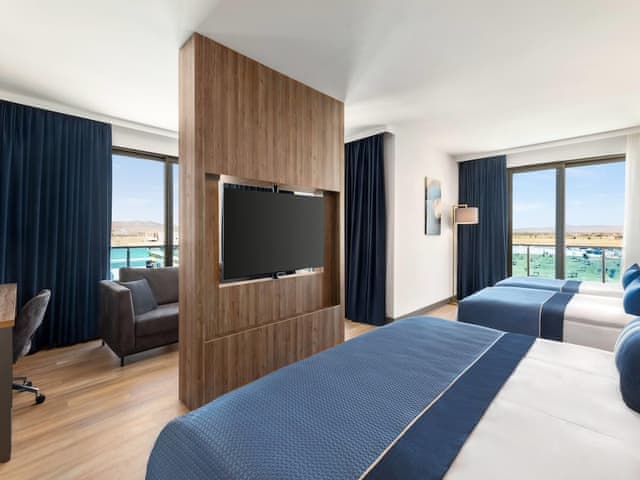 Deluxe Room, Corner