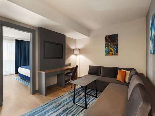 Executive Suite, Jetted Tub