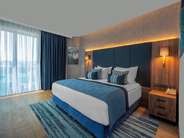 Executive Suite, Jetted Tub