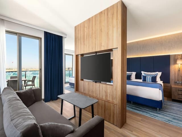 Deluxe Room, Corner