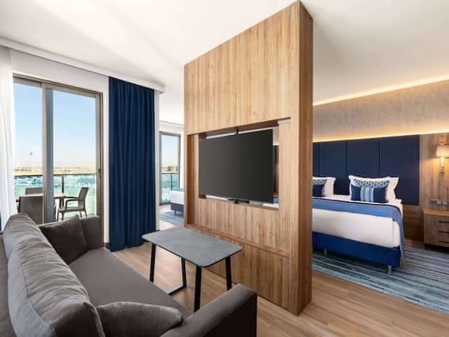 Deluxe Room, Corner