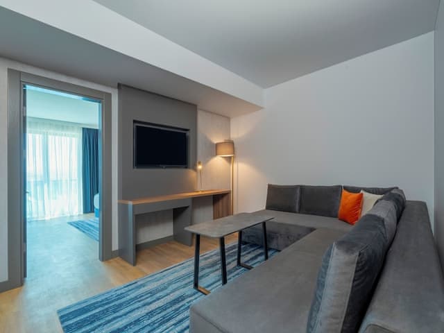 Executive Suite, Jetted Tub