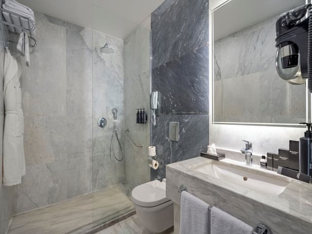 Executive Suite, Jetted Tub