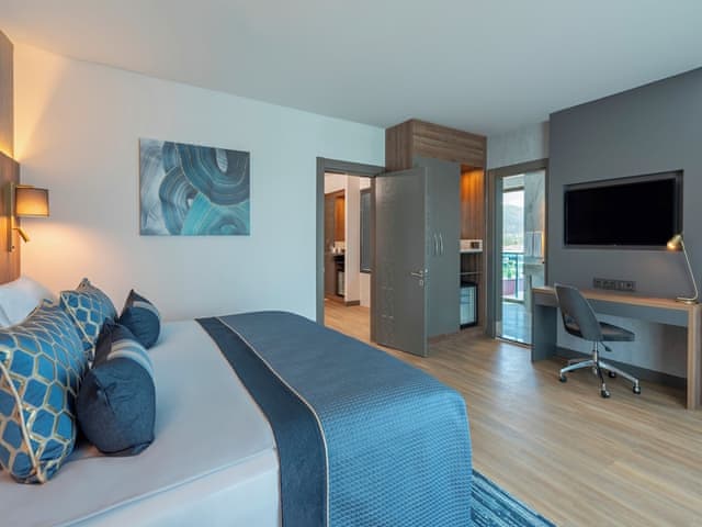 Executive Suite, Jetted Tub