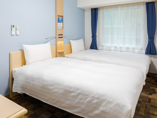 Standard Twin, Smoking