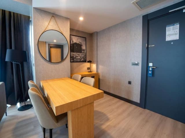 Suite, Non Smoking, Corner