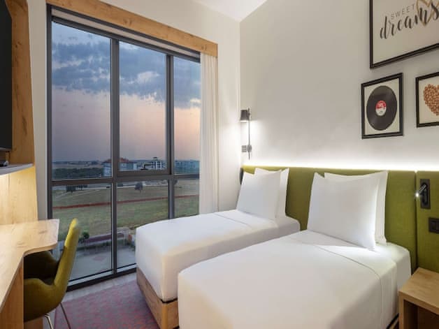 Room, 1 King Bed, Non Smoking (Super)