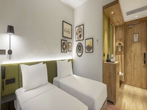 Room, 1 King Bed, Non Smoking (Super)