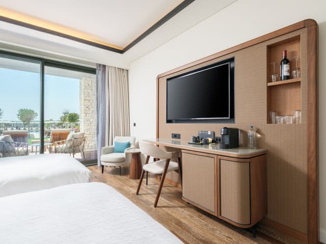 Delüks Aile Süiti Deniz Kenarı Havuz Erişimli (Aile Bölgesi)