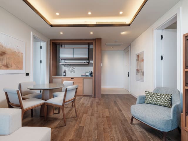 Penthouse Süit 2 Yatak Odalı & Özel Havuz Deniz Manzaralı (Topluluk Alanı)