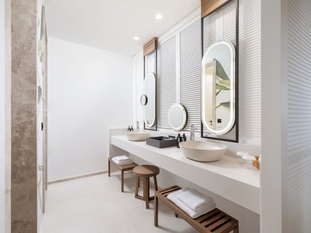 Delüks Oda Deniz Manzarası (Topluluk Alanı)