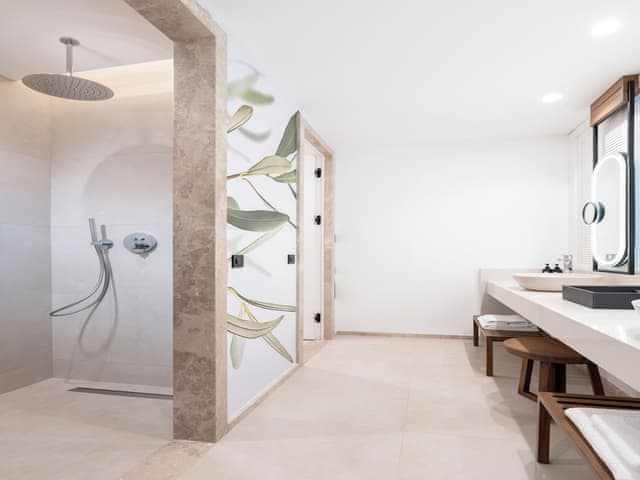 Delüks Oda Deniz Manzarası (Topluluk Alanı)