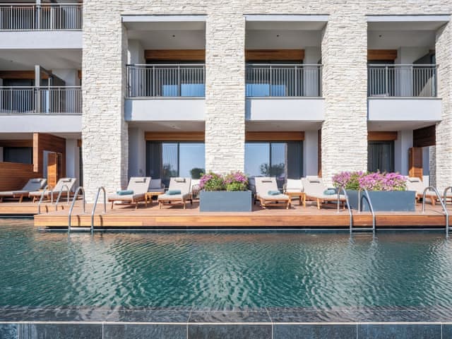 Delüks Havuz Erişimli Oda Deniz Kenarı (Aile Bölgesi)