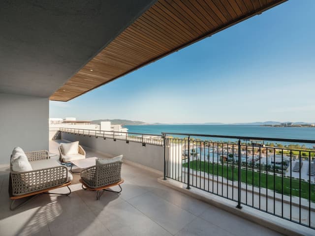 Presidential Süit 3 Yatak Odalı & Özel Havuz Deniz Manzaralı (Topluluk Alanı)