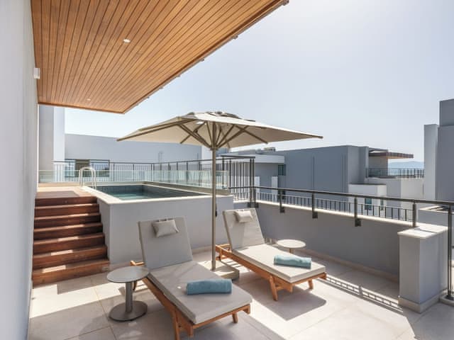 Presidential Süit 2 Yatak Odalı & Özel Havuz Deniz Manzaralı (Topluluk Alanı)