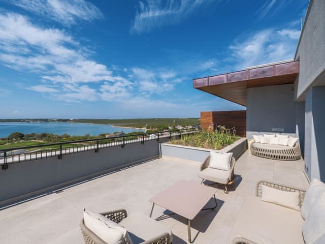 Penthouse Süit 2 Yatak Odalı & Özel Havuz Deniz Manzaralı (Topluluk Alanı)