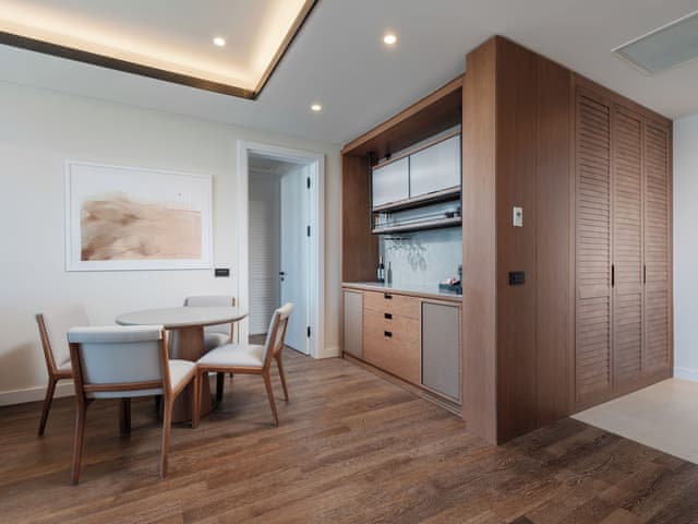 Penthouse Süit 2 Yatak Odalı & Özel Havuz Deniz Manzaralı (Topluluk Alanı)