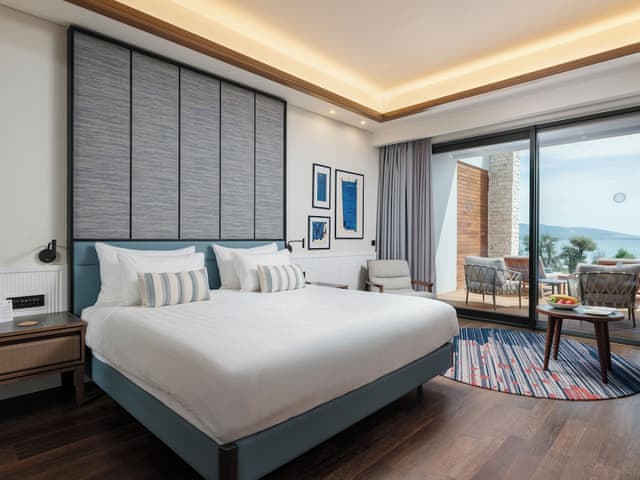 Delüks Havuz Erişimli Oda Deniz Kenarı (Topluluk Alanı)