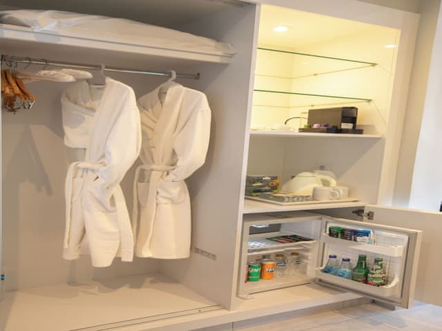 Deluxe Double Room, 1 King Bed, Pool View