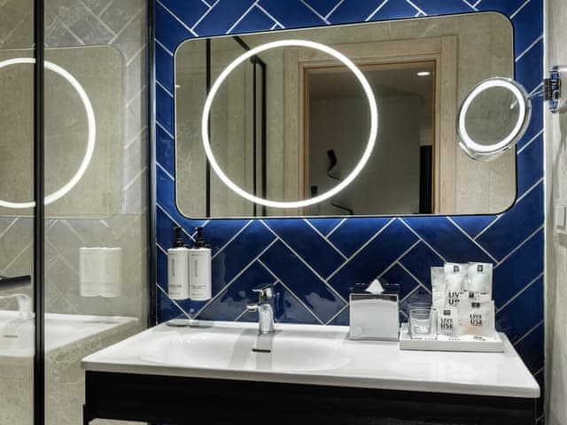 Standard Room, 1 Queen Bed