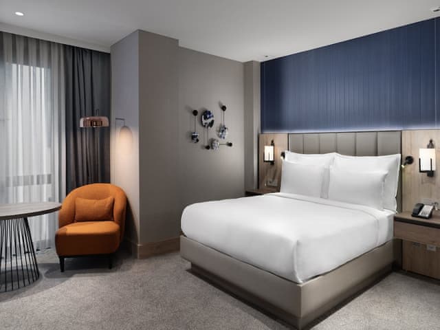 Premium Room, 1 Queen Bed, Accessible