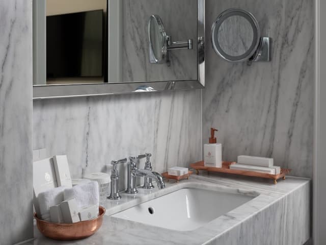 Deluxe Room, 1 Queen Bed