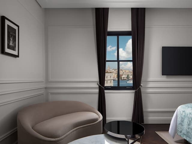 Grand Room, 1 King Bed