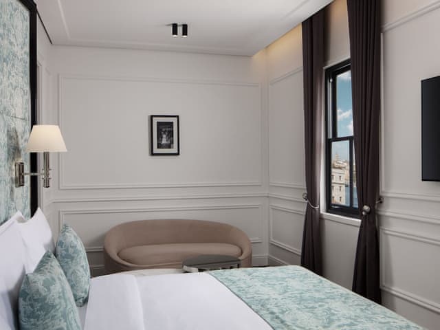 Grand Room, 1 King Bed (View)