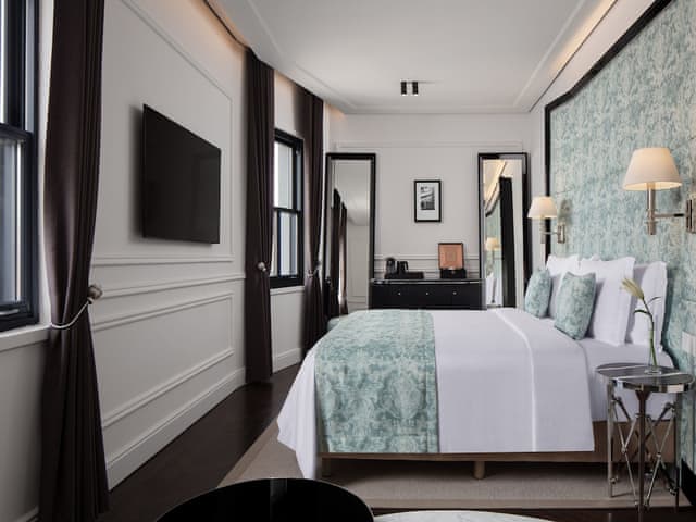 Grand Room, 1 King Bed (View)