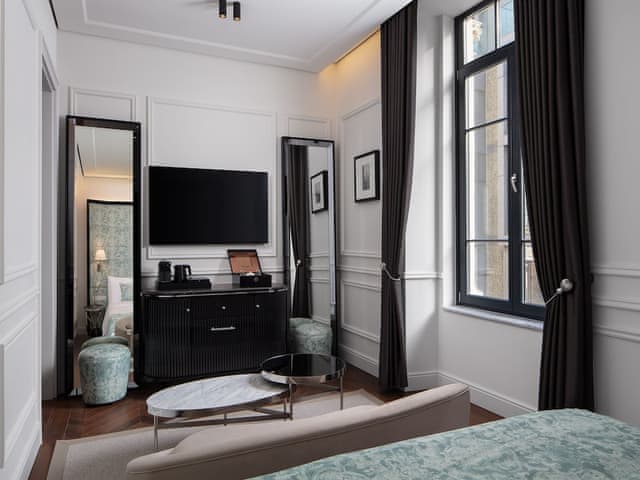 Deluxe Room, 1 Queen Bed