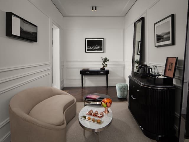 Grand Room, 1 King Bed