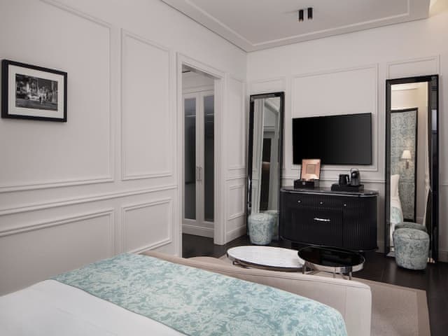 Deluxe Room, 1 Queen Bed