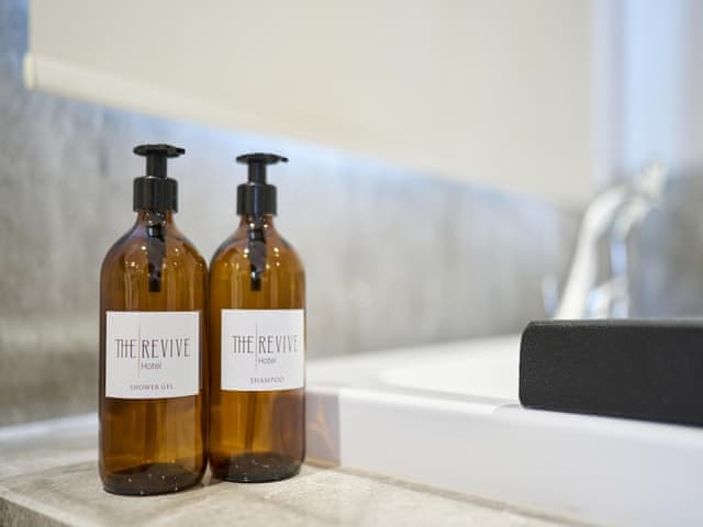 Deluxe Room, Jetted Tub