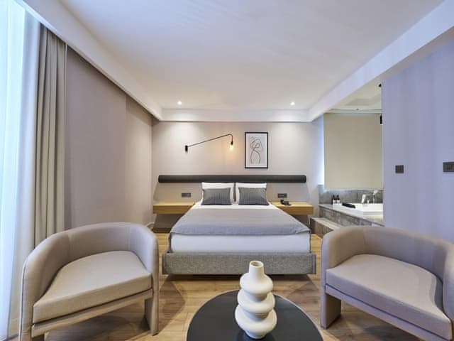 Deluxe Room, Jetted Tub