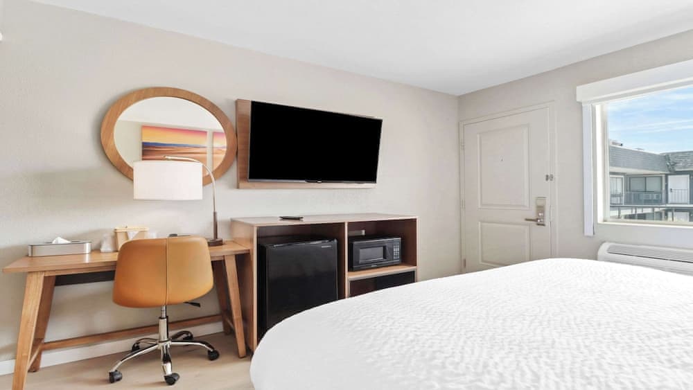 Clarion Pointe Ridgecrest near China Lake Naval Station $91