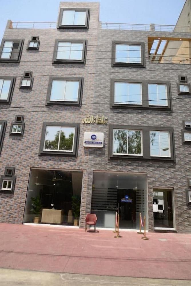 Hotel Deluxe Johar Town Lahore €60