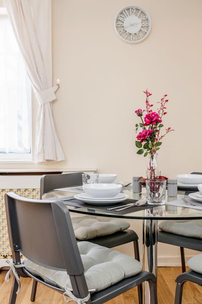 MPL Apartments Woodside House by Harry Potter Studios Best Deals 2023