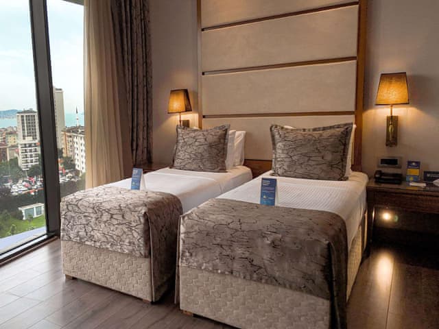 2 Single Beds, Sea View