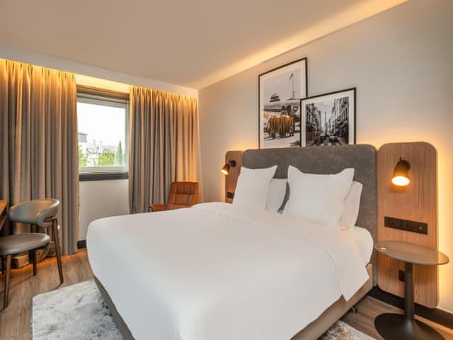Standard Room - 1 King Bed