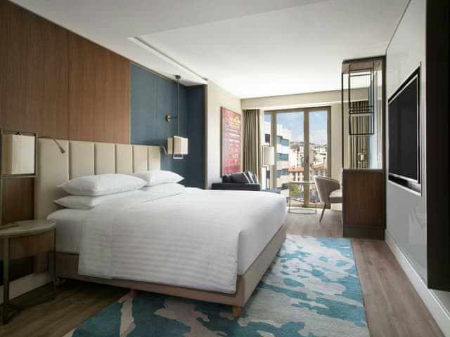 Executive King City View, Executive lounge access, Larger Guest room, 1 King, Sofa bed