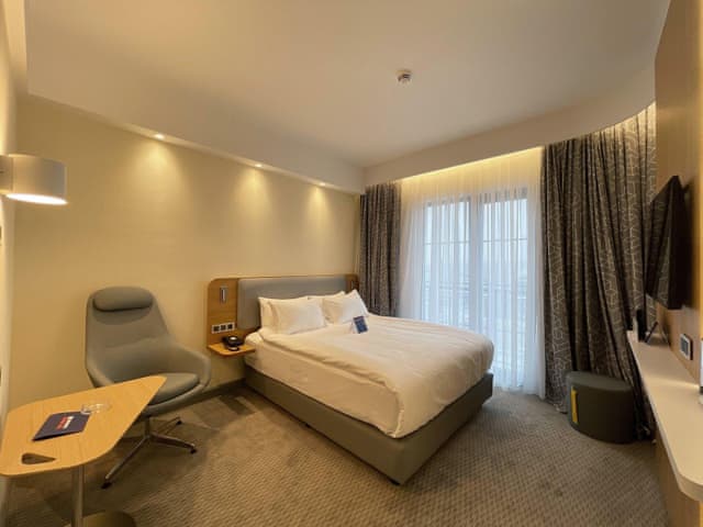 1 Queen Standard With Free Breakfast